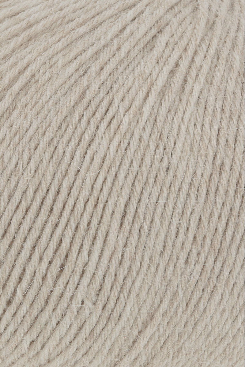 Lang Yarns Alpaca Soxx 6-ply Yarn, 390m / 150g – Sand Mélange (0026), yarn texture