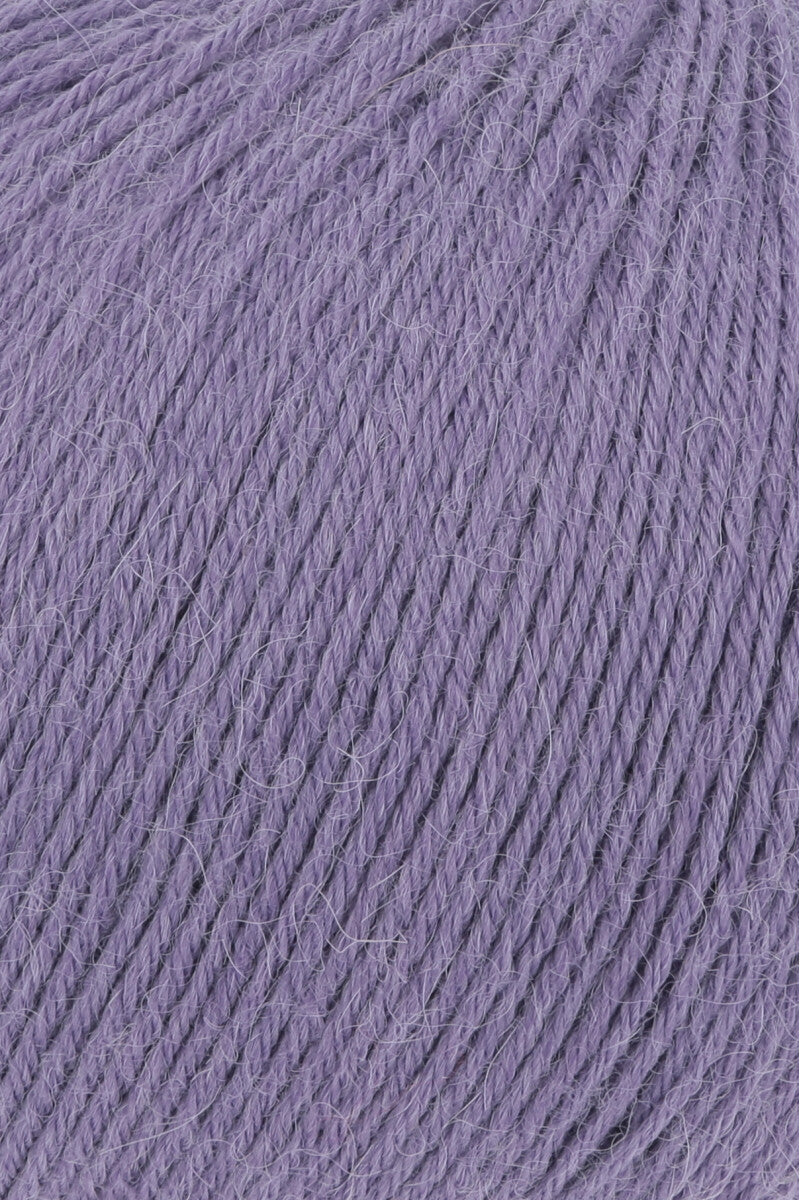 Lang Yarns Alpaca Soxx 6-ply Yarn, 390m / 150g – Dark Lilac (0045), yarn texture