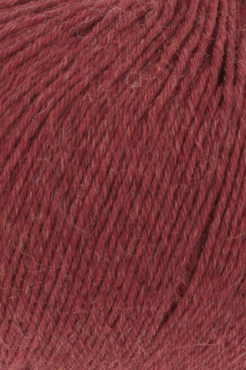 Lang Yarns Alpaca Soxx 6-ply Yarn, 390m / 150g – Red Mélange (0061), yarn texture