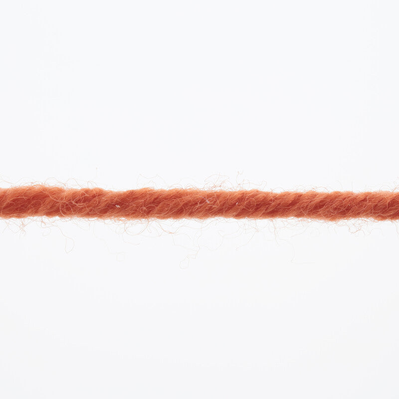 Lang Yarns Merino+ – 50g / 90m – Tangarine (0259) – yarn texture