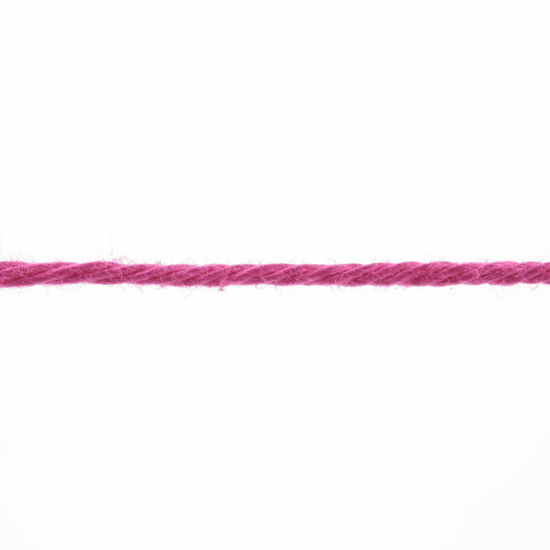 Lang Yarns Quattro – 50g / 120m – Fuchsia (0064) – yarn texture