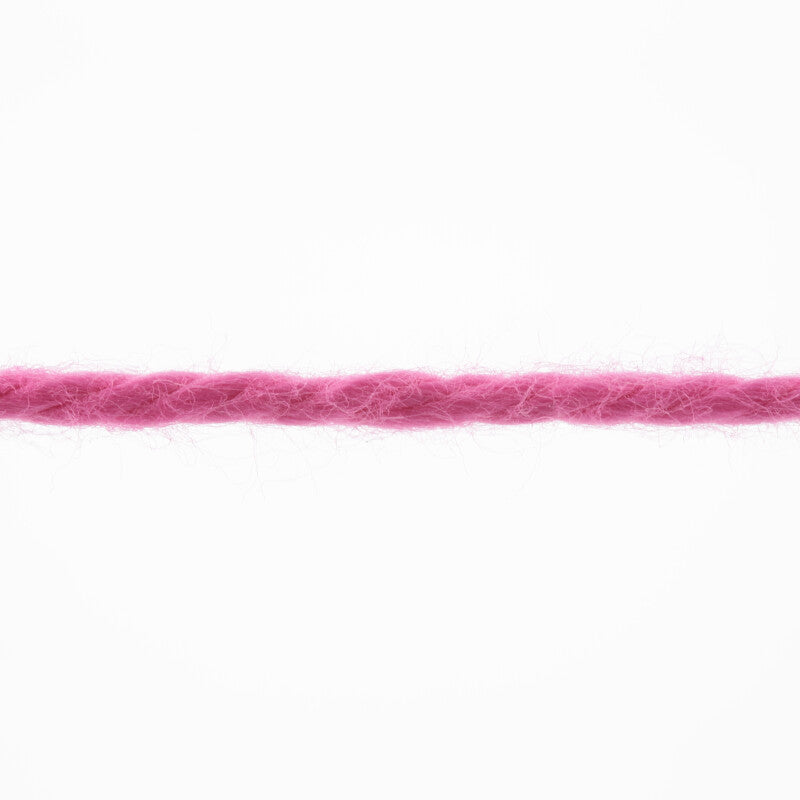 Lang Yarns Tissa β 50g / 80m β Flamingo (0082) β yarn texture