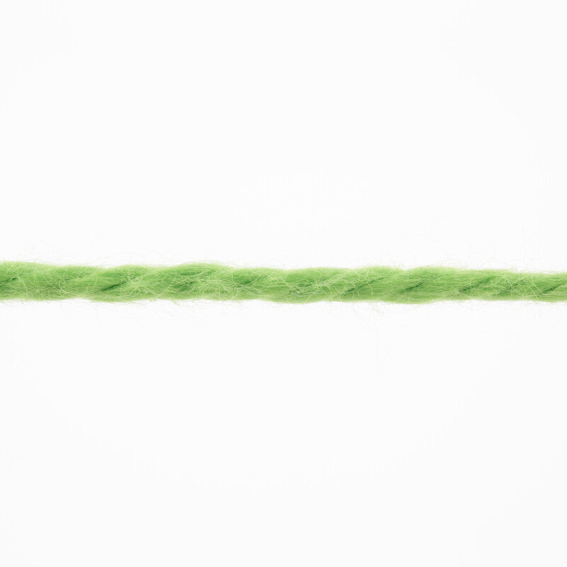 Lang Yarns Tissa β 50g / 80m β Grassgreen (0092) β yarn texture