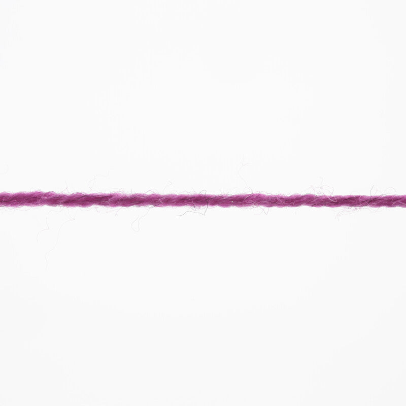 Lang Yarns Merino 400 Lace – 25g / 200m – Fuchsia Mélange (0366) – yarn texture