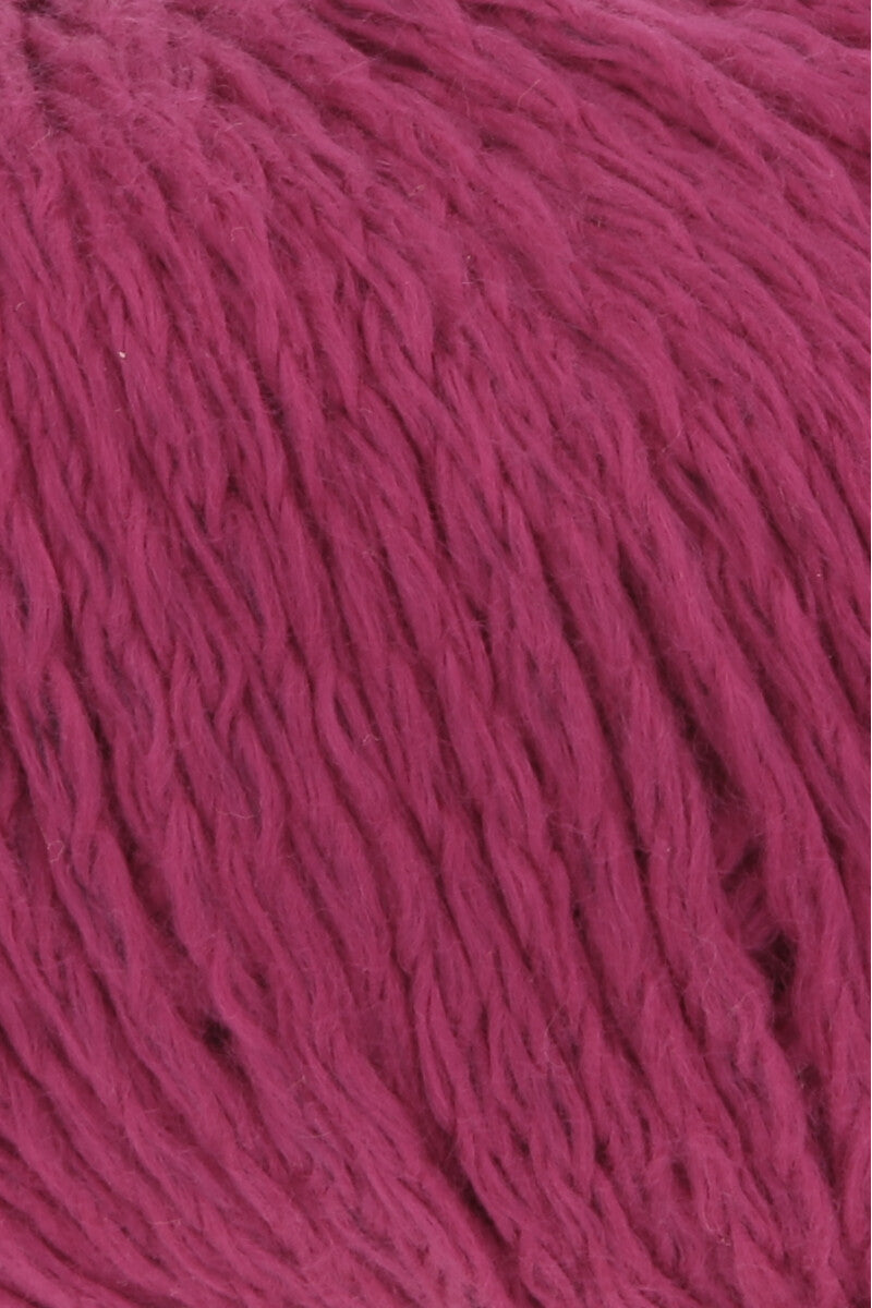 Lang Yarns Amira – 50g / 100m – Fuchsia (0066) – detail