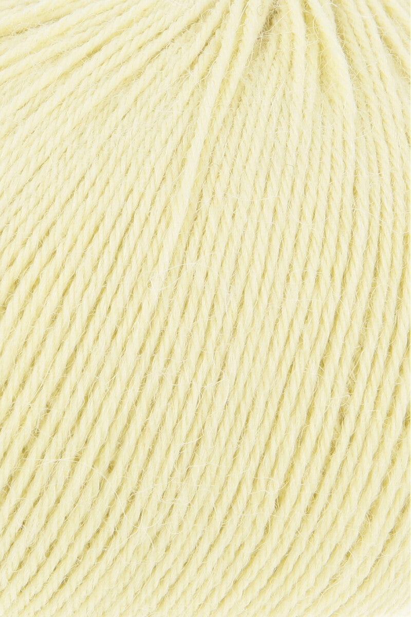 Lang Yarns Alpaca Soxx 4-ply Yarn, 390m / 100g – Baby Yellow (0012), yarn texture