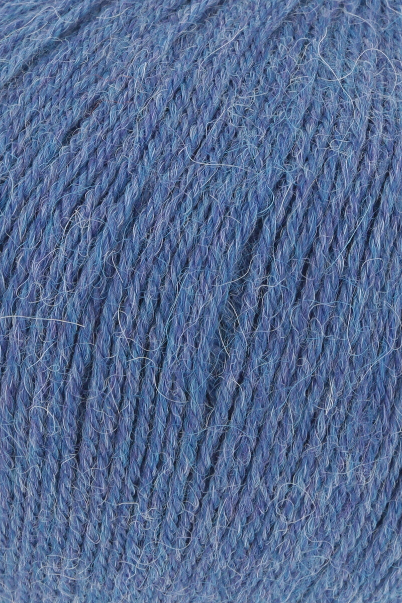 Lang Yarns Alpaca Soxx 4-ply Yarn, 390m / 100g – Light Blue Mélange (0020), yarn texture