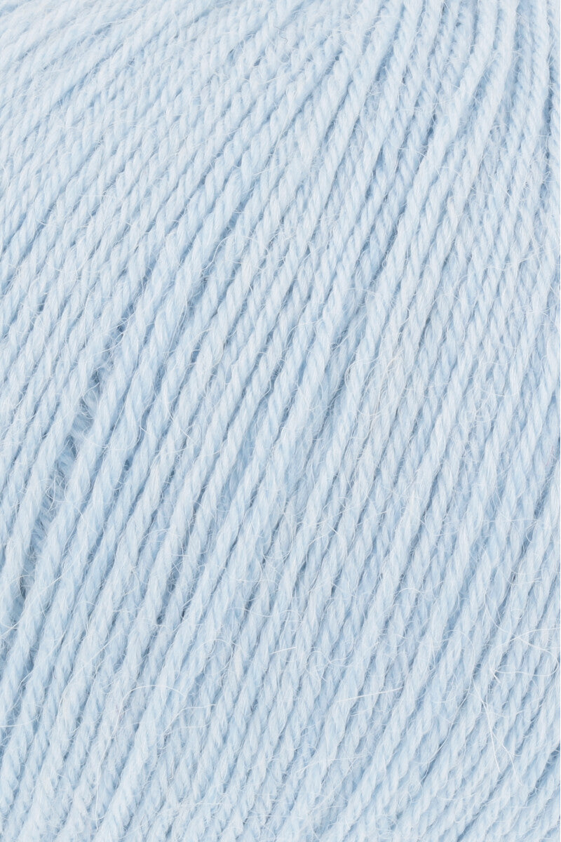 Lang Yarns Alpaca Soxx 4-ply Yarn, 390m / 100g – Light Blue (0021), yarn texture