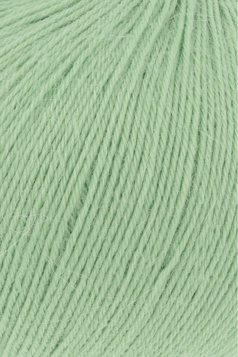Lang Yarns Alpaca Soxx 4-ply Yarn, 390m / 100g – Pea (0116), yarn texture