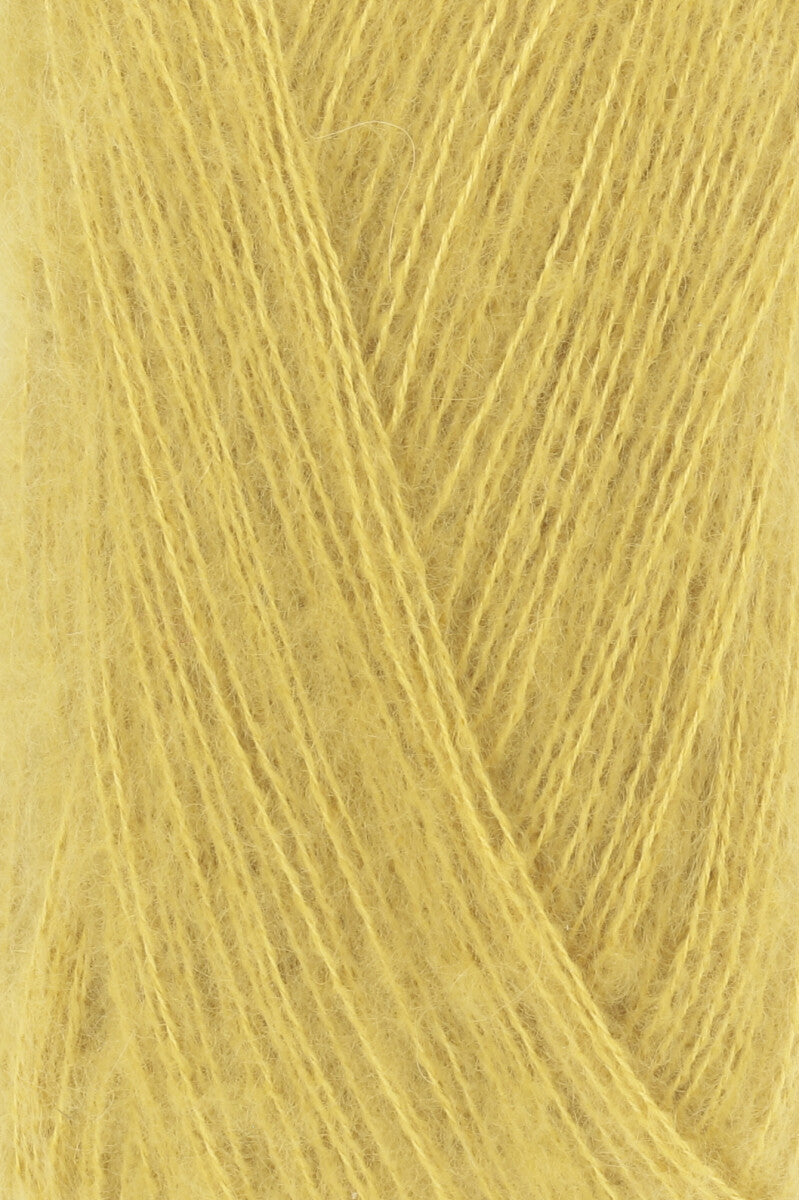 Lang Yarns Cashmere Dreams Yarn, 290m / 25g – Gold (0050), yarn texture