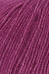 Lang Yarns Regina – 50g / 175m – Fuchsia (0066) – detail