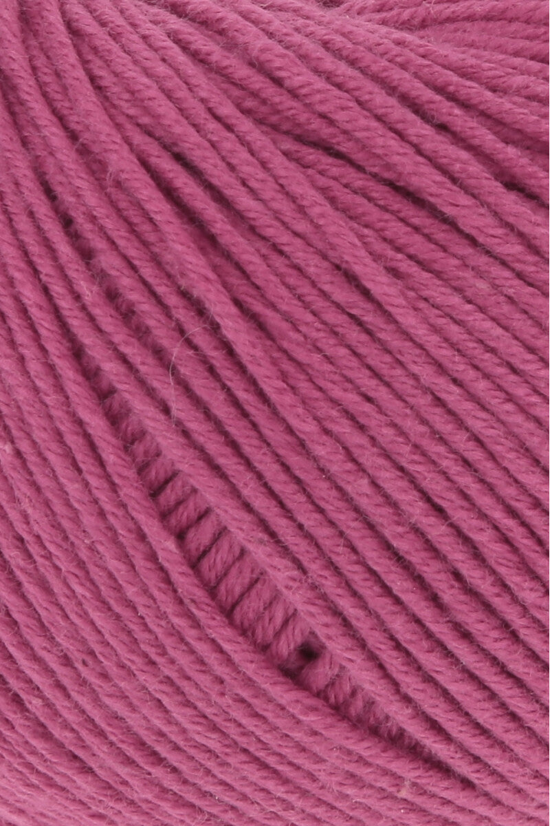 Lang Yarns Oceania – 50g / 140m – Burgundy (0061) – detail