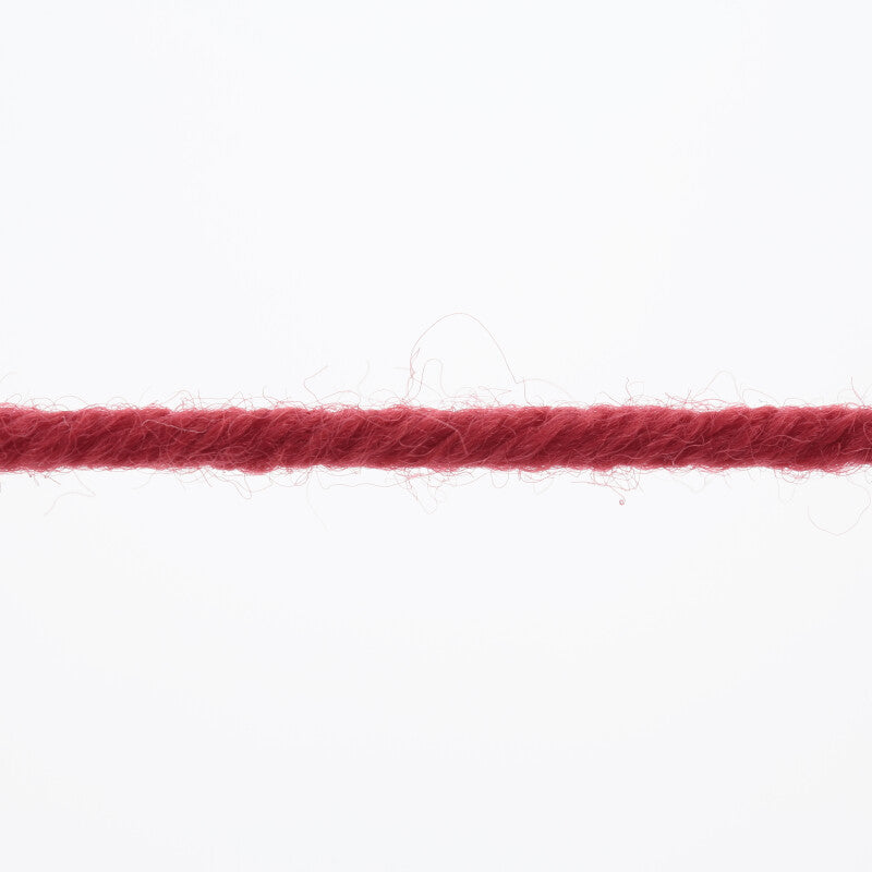 Lang Yarns Merino+ – 50g / 90m – Red (0060) – yarn texture