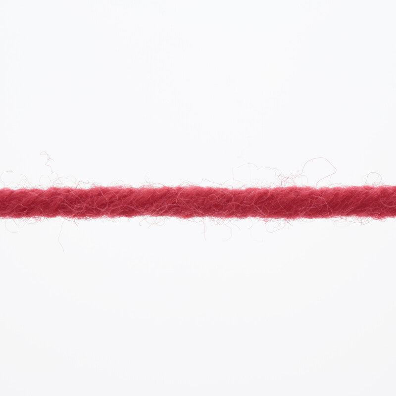 Lang Yarns Merino+ – 50g / 90m – Hot Red (0160) – yarn texture