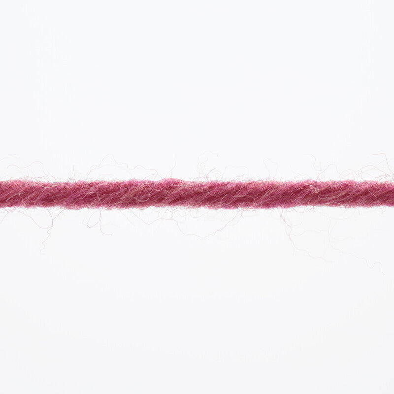 Lang Yarns Merino+ – 50g / 90m – Raspberry Mélange (0265) – yarn texture