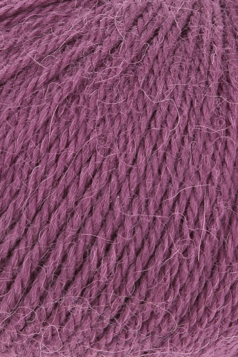 Lang Yarns Baby Alpaca Yarn, 170m / 50g – Plum (0180), yarn texture