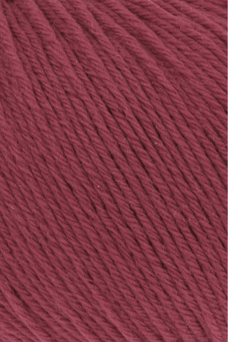 Lang Yarns Merino 200 Bébé Yarn, 203m / 50g – Burgundy (0362), yarn texture