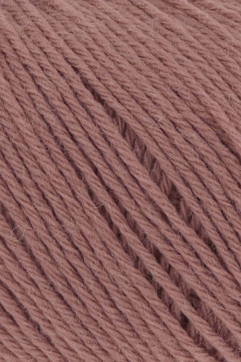 Lang Yarns Merino 200 Bébé Yarn, 203m / 50g – Rosewood (0548), yarn texture