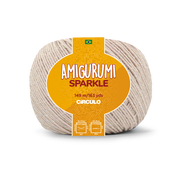 Circulo Amigurumi Sparkle 149 m / 80 g: - Ball of yarn with 'Amigurumi Sparkle' label on a white background