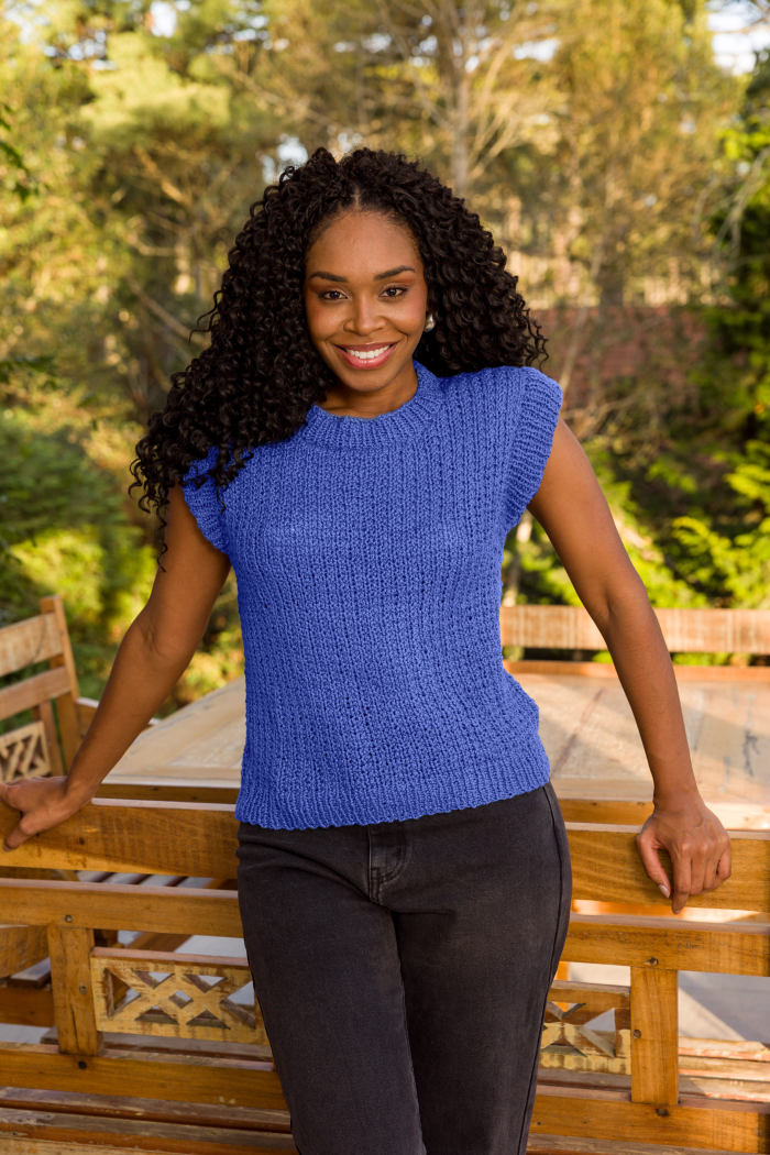 Circulo InLove  - 100% Brazilian Cotton Yarn  (125m/100g) - Crocheted top in blue color  